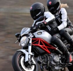 Les équipements et accessoires indispensables une fois votre permis moto en poche